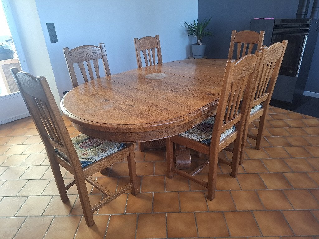 Table en chene massif avec chaises, Ophalen