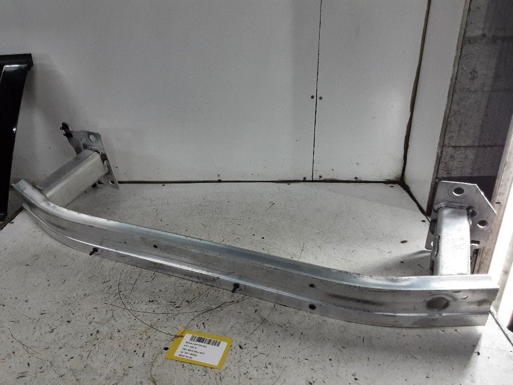 BUMPERBALK VOOR Renault Captur I (2R) (752107246R), Gebruikt, Renault, Peter-Huppertz-Straße 5
51063  Köln, DE, Dialog.deutschland@renault.de