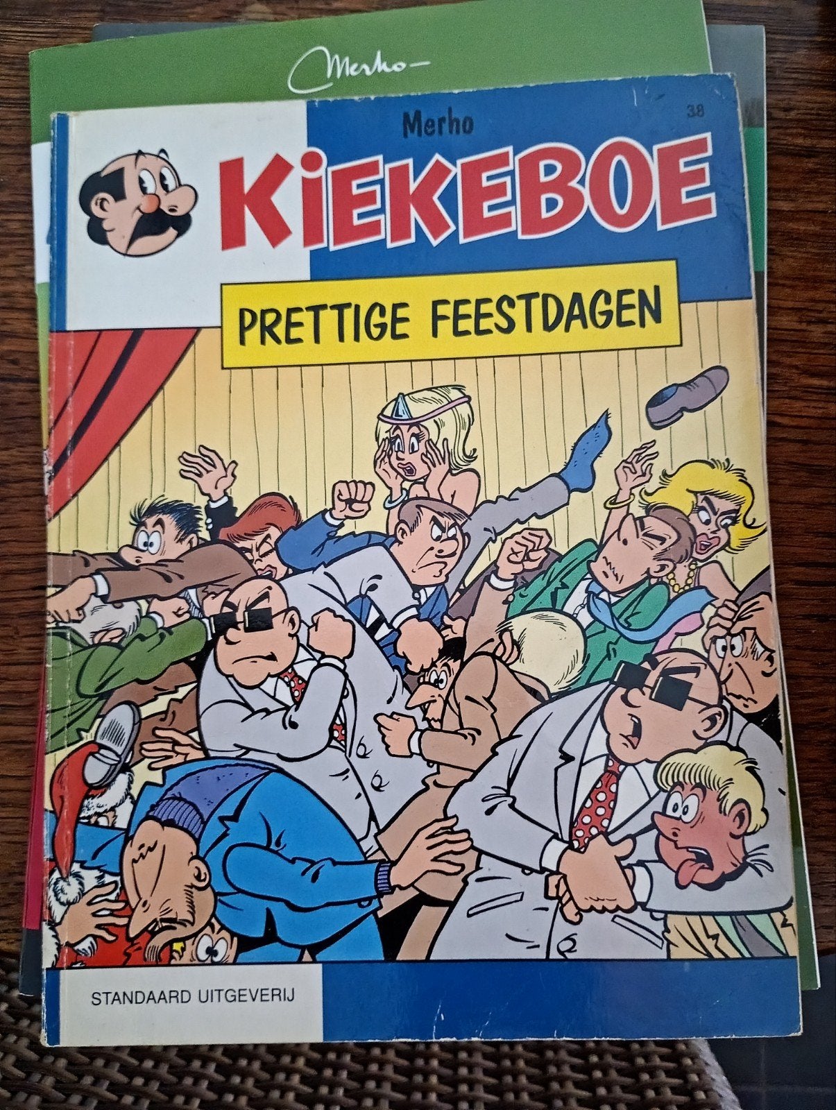 De kiekeboes, prettige feestdagen., Ophalen