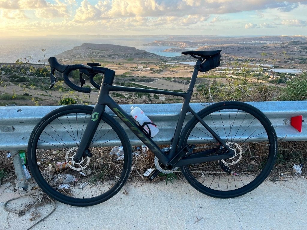 Scott Addict RC 30 – SRAM Rival eTap AXS, 28 inch, Carbon, 10 tot 15 versnellingen, Zo goed als nieuw
