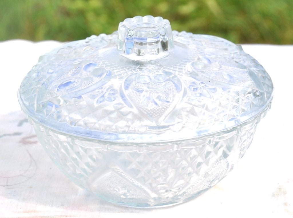 sucrier ou bonbonnière en verre moulé vintage motif coeur, Enlèvement ou Envoi