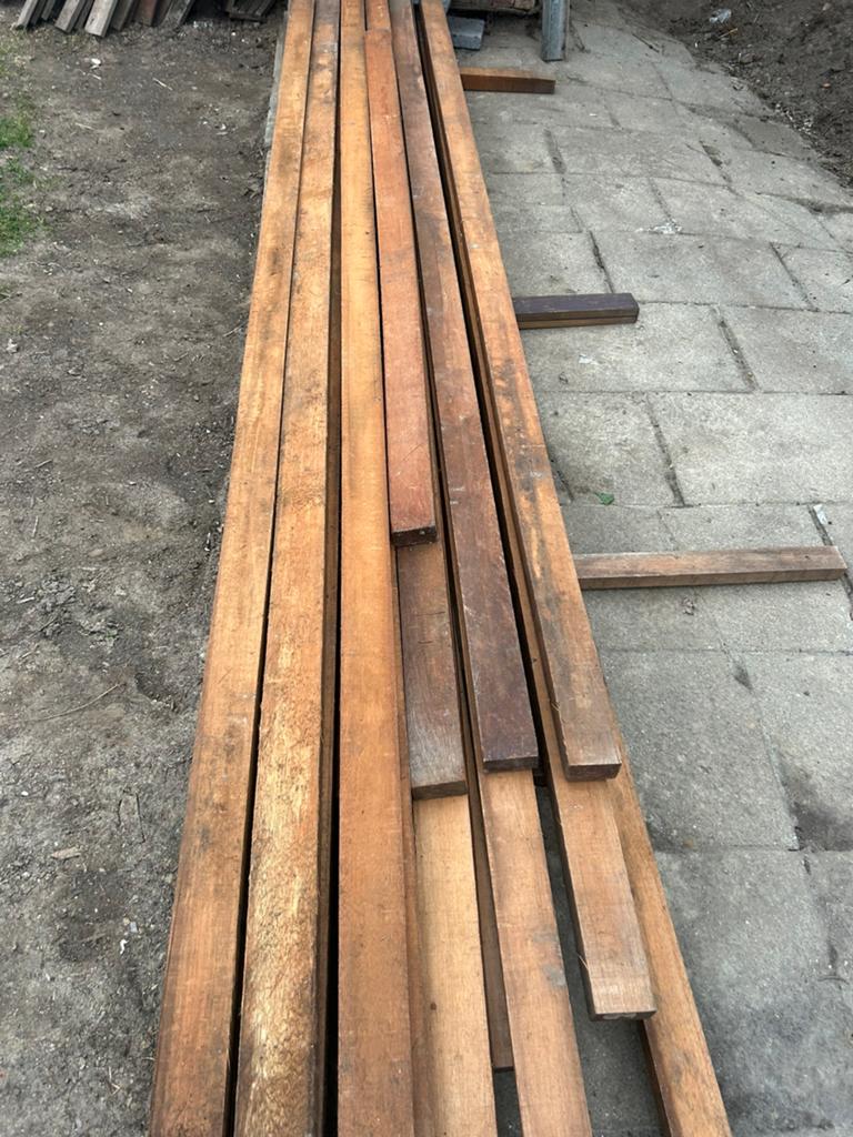 Lot Ruw afzeila palen 9€ ped meter, Tuin en Terras, Ophalen, Zo goed als nieuw, Palen