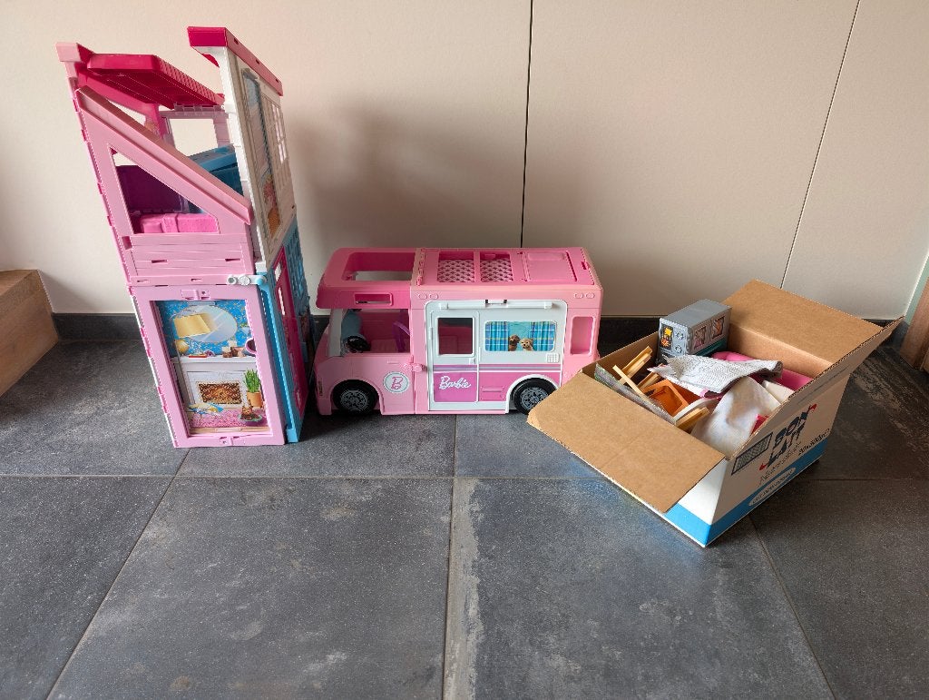 ​Groot Barbie Pakket: Droomhuis, Camper, Poppen, Accessoires, Enfants & Bébés, Jouets | Poupées, Enlèvement, Comme neuf, Barbie