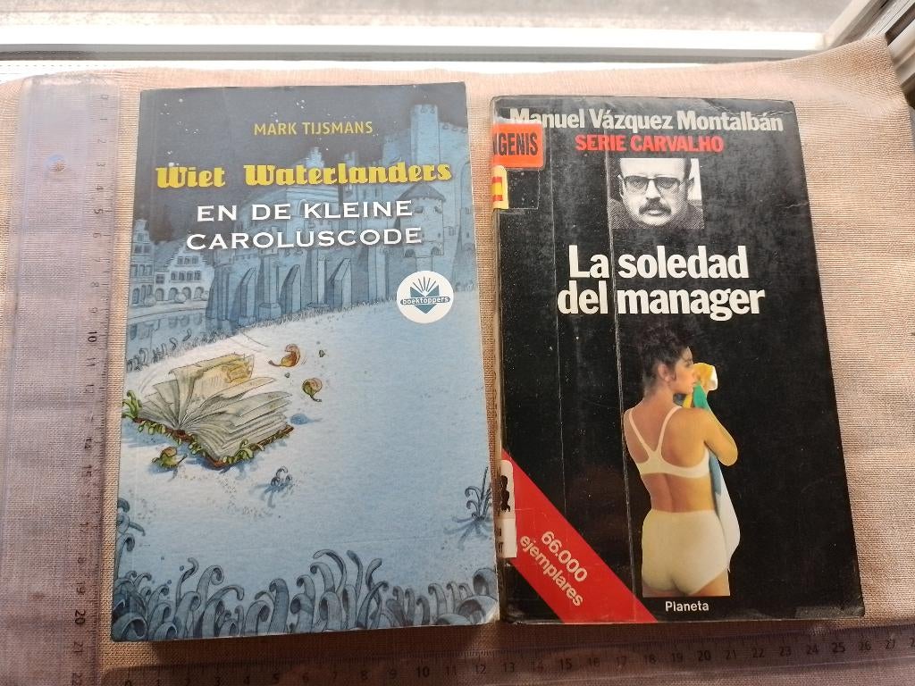 Wiet waterlanders en de kleine Caroluscode la soledad, Boeken, Ophalen of Verzenden, Zo goed als nieuw