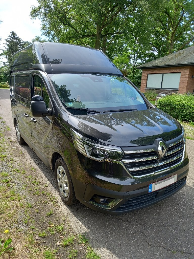 Renault Trafic 2.0 dci 150 pk L1H2 ( 2022 ), Auto's, 4 cilinders, Renault, Zwart, Particulier