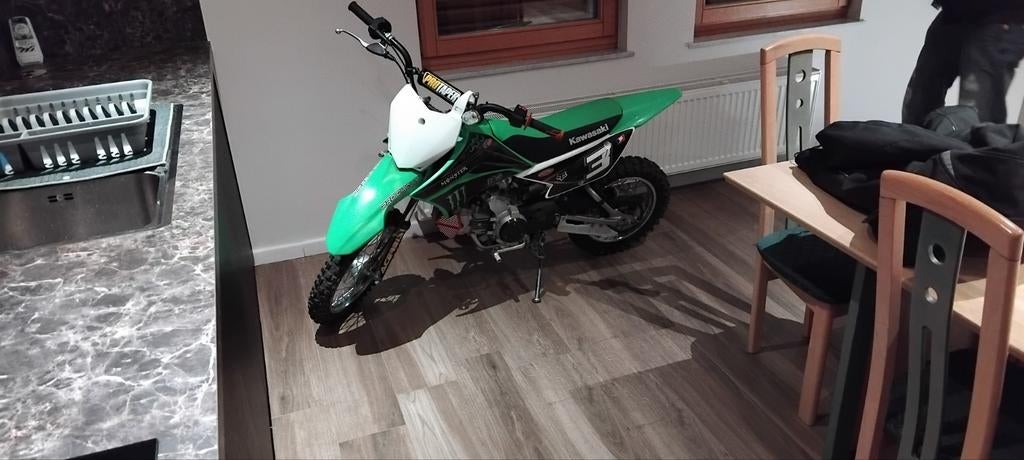 Kawasaki klx110 2022 te koop., Fietsen en Brommers, Brommers | Crossbrommers, Zo goed als nieuw, 110 cc, 4 versnellingen, Ophalen