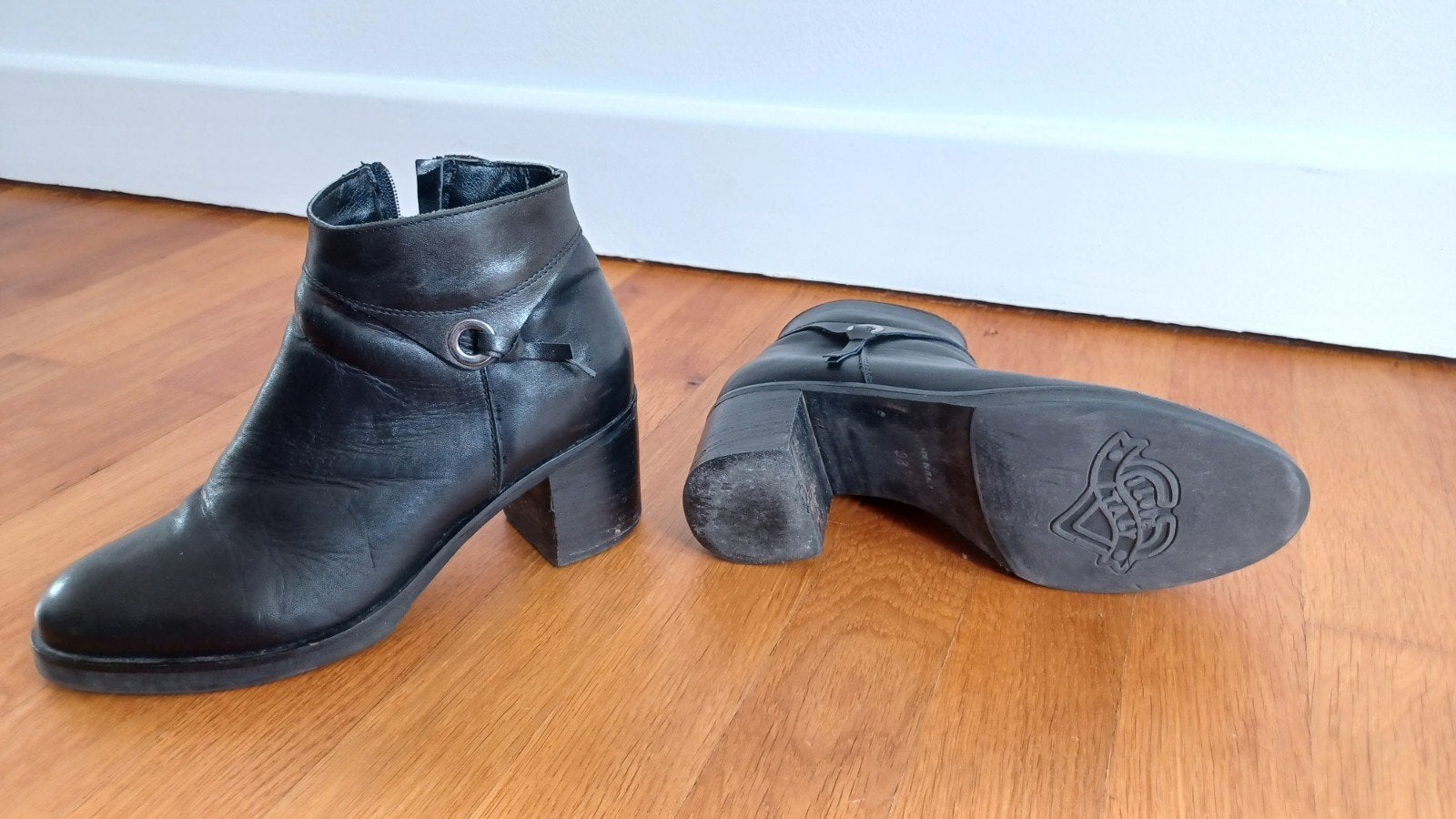 Bottines en cuir noir, Élégantes et intemporelles, Taille 38, Vêtements | Femmes, Chaussures, Enlèvement ou Envoi, Boots et Botinnes