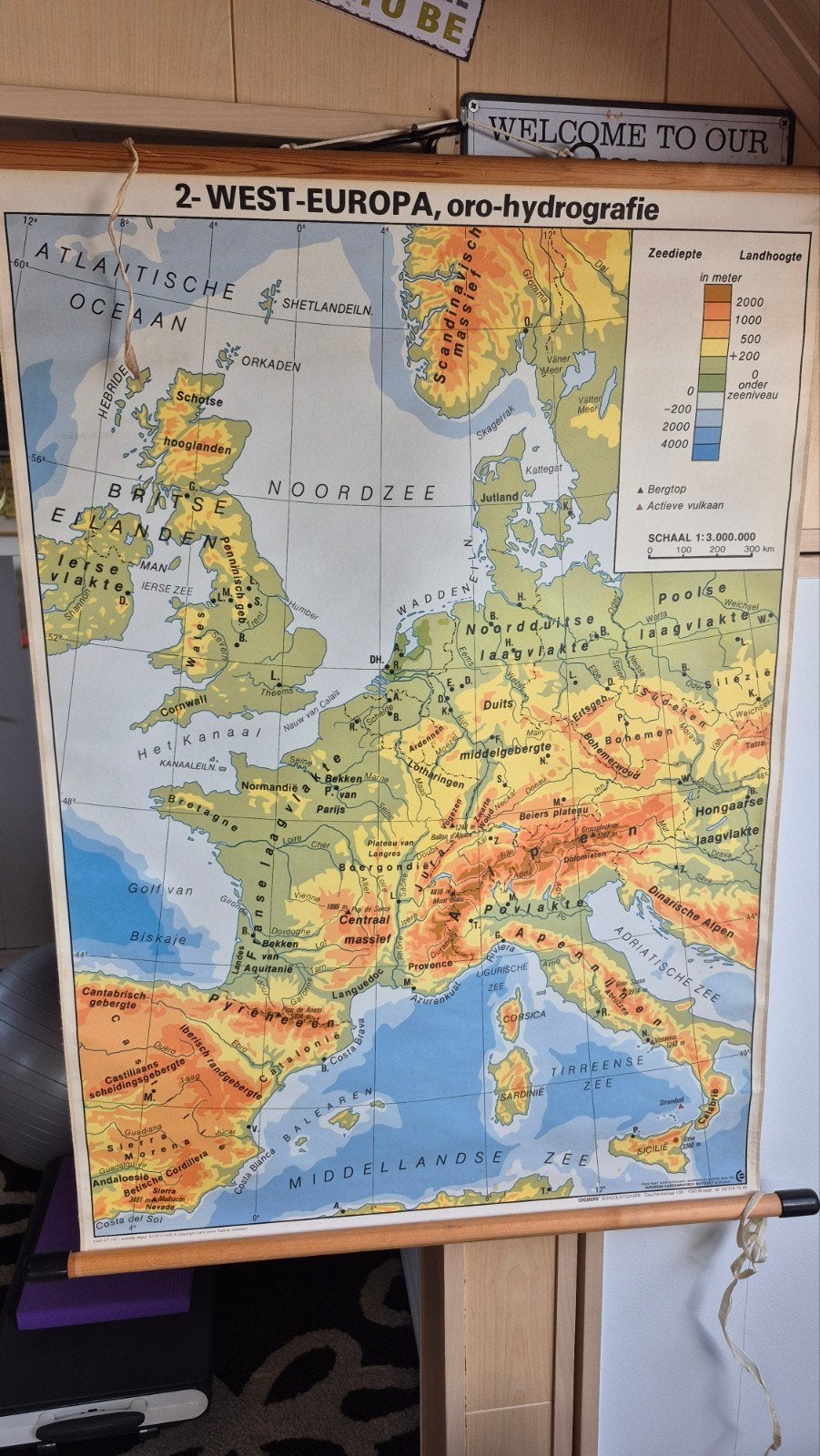 Grande carte scolaire ancienne de l'Europe occidentale (reli, Enlèvement