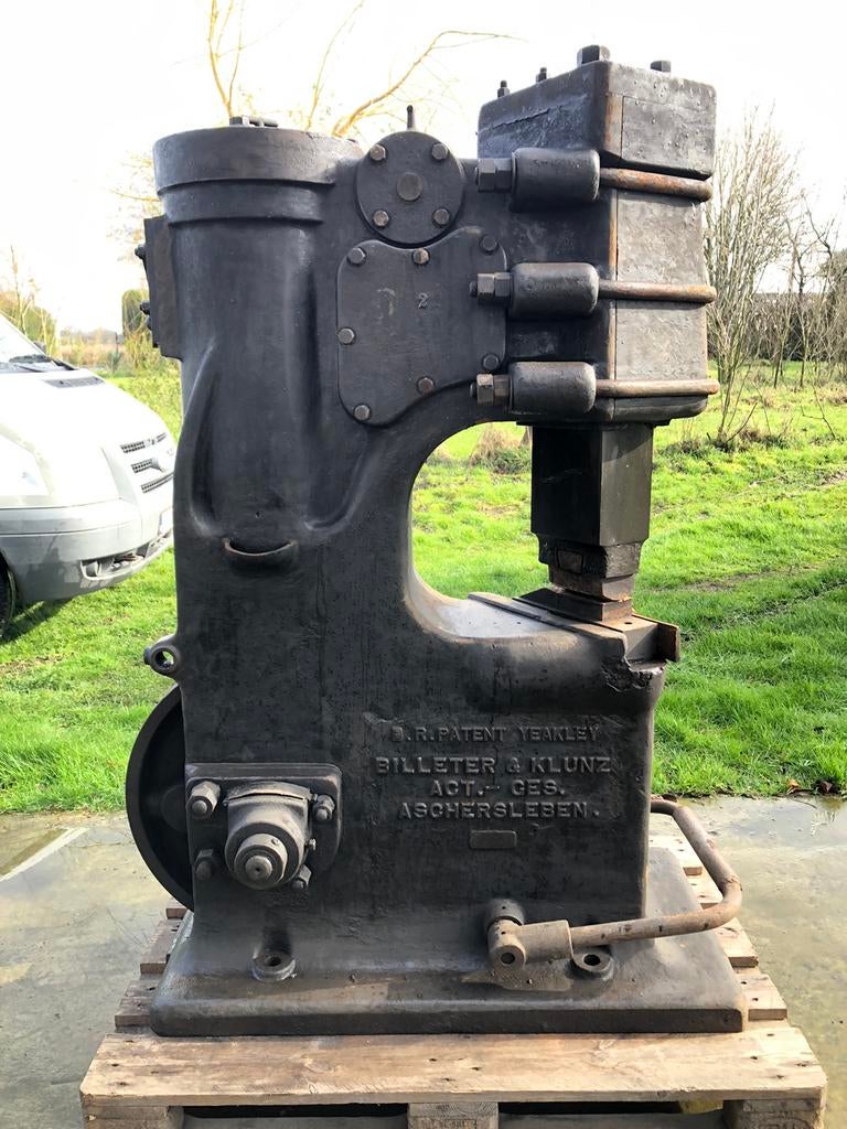 Pneumatische smeedhamer Pilon 50kg Yeakley LH2, Ophalen, Gebruikt