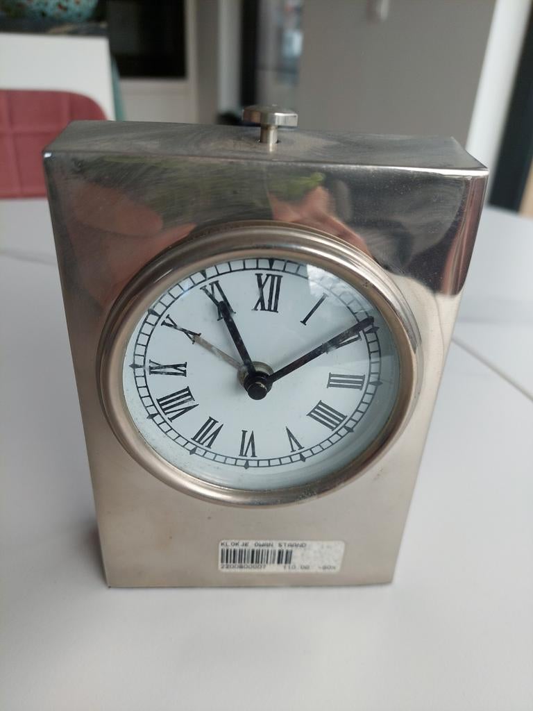 Horloge argenté, Enlèvement