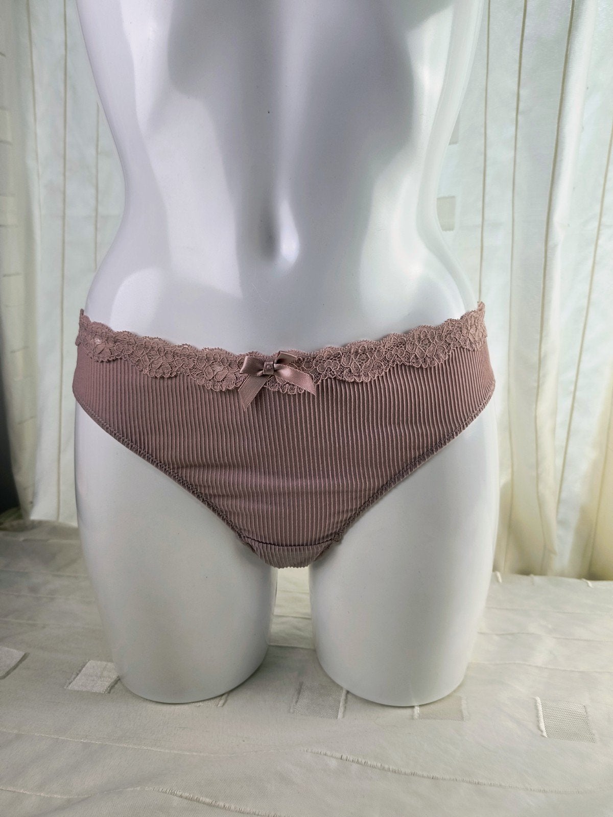 Hunkemoller string,L, Kleding | Dames, Ondergoed en Lingerie, String, Roze, Ophalen of Verzenden