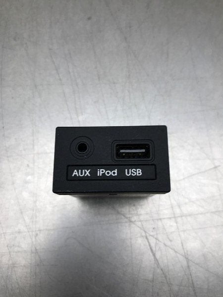 AUX/USB POORT Kia Picanto (TA) (|961201Y100|), Dhr. M. Roggen, Marinus@Japoto.nl, Stadsweg 37 37
9917 PV  WIRDUM GR., NL, Gebruikt
