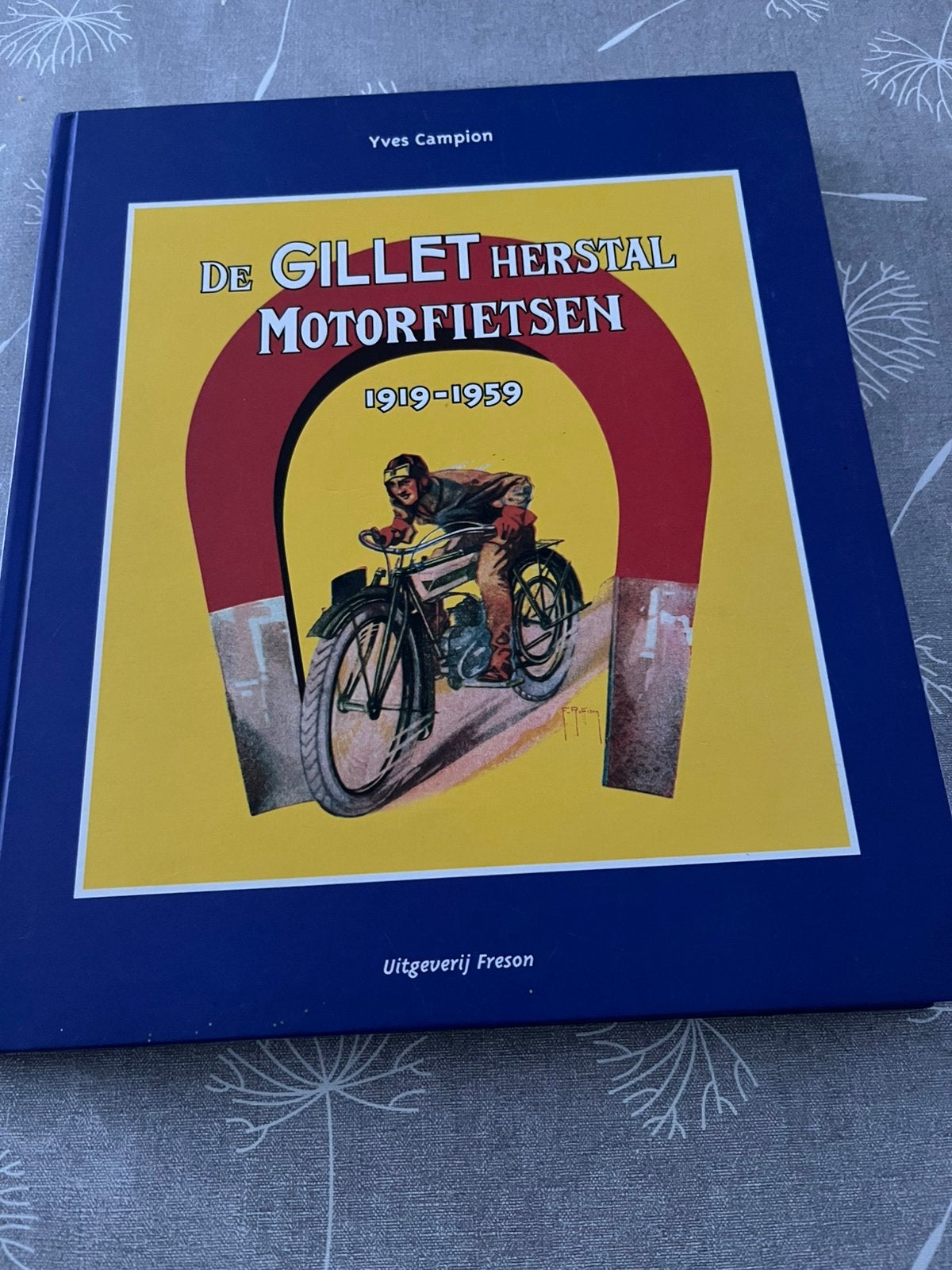 Gillet boek, Motos, Enlèvement