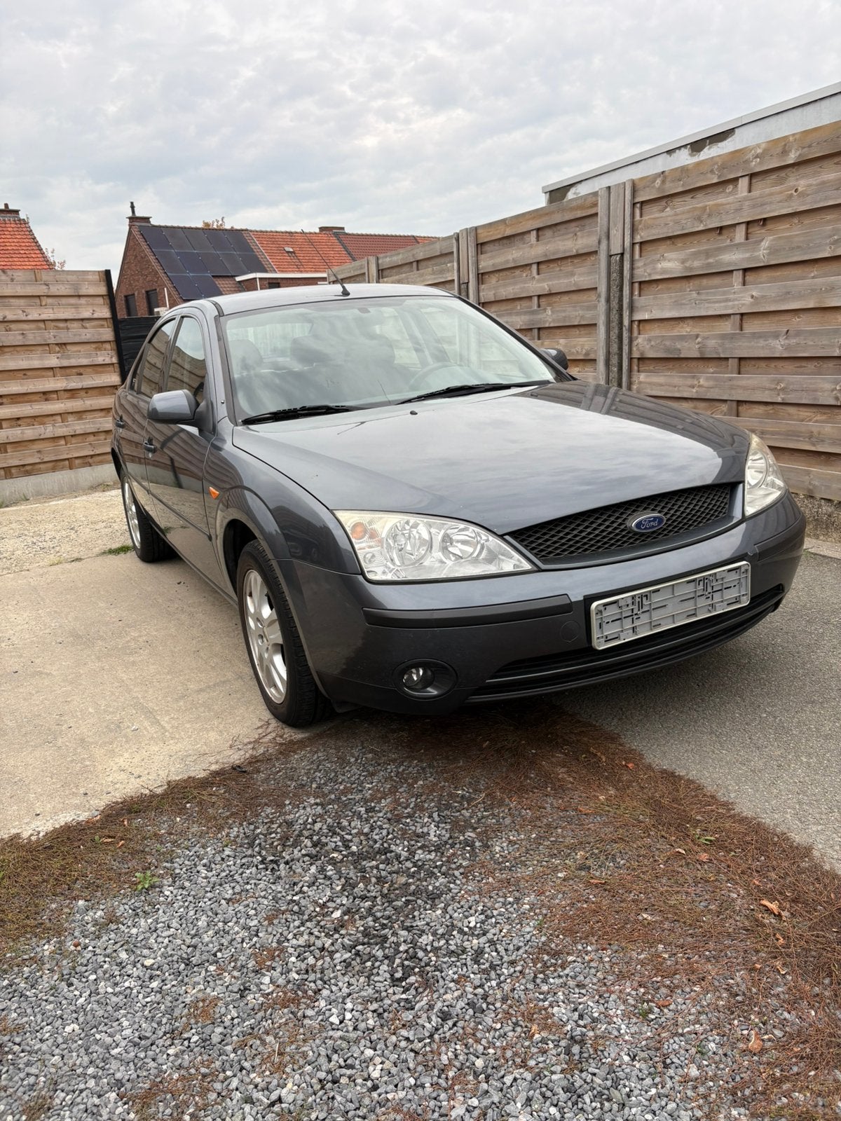 FORD MONDEO 1.8ESSENCE EURO4 167.000 KM PREMIER PROPRIÉTAIRE, Autos, Argent ou Gris, Achat, 4 portes, Mondeo