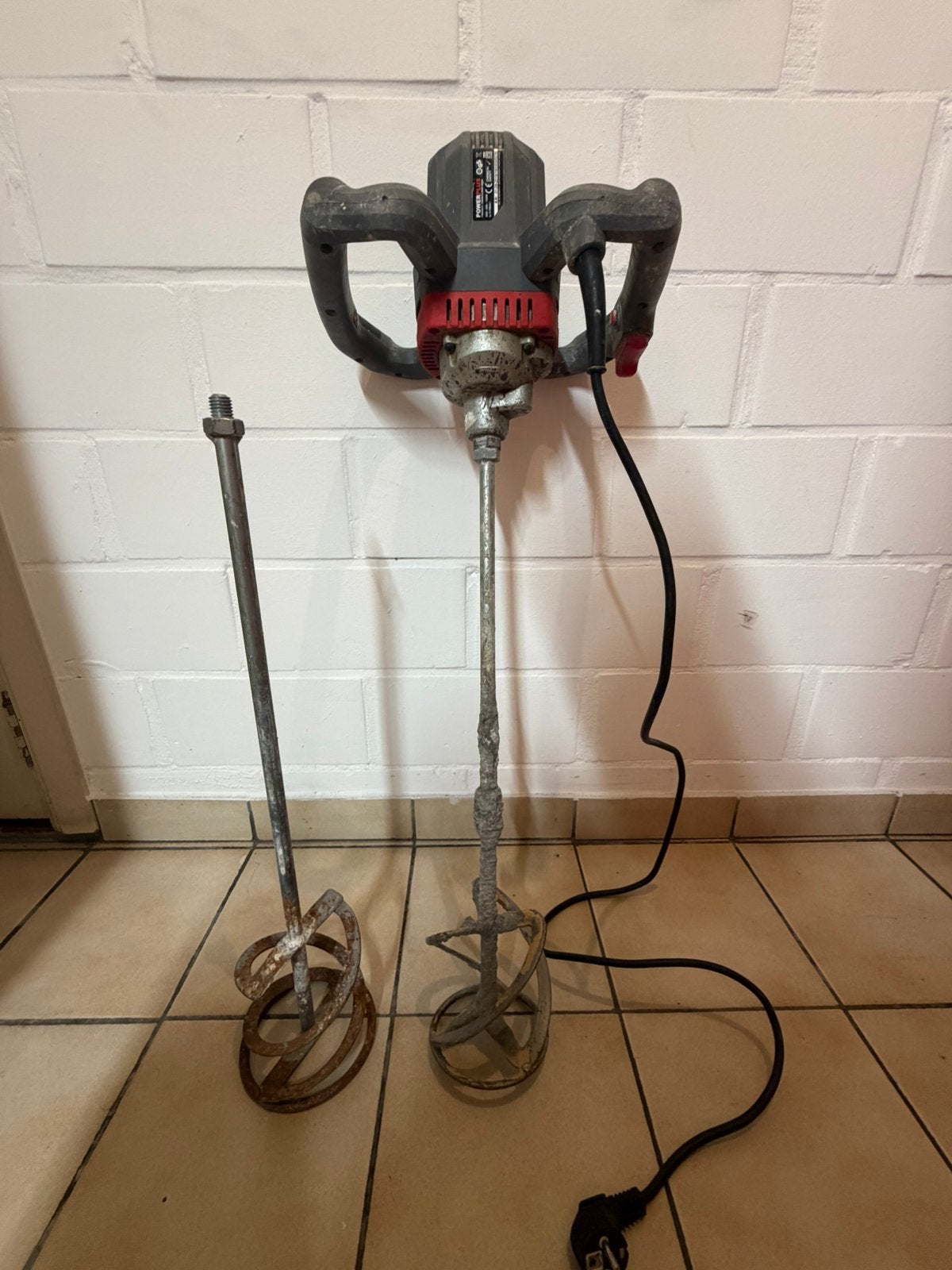 Powerplus POWE80070 Beton- en Verfmixer 1200W + 2 mengstaven, Ophalen, Zo goed als nieuw