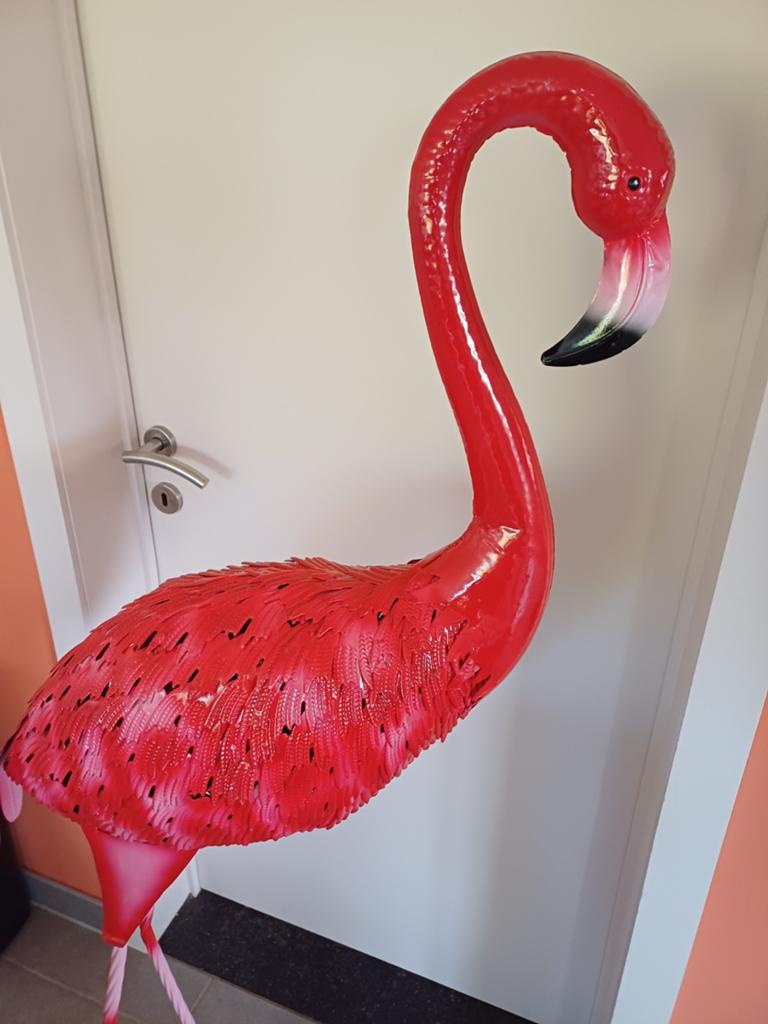 Metalen flamingo, Ophalen