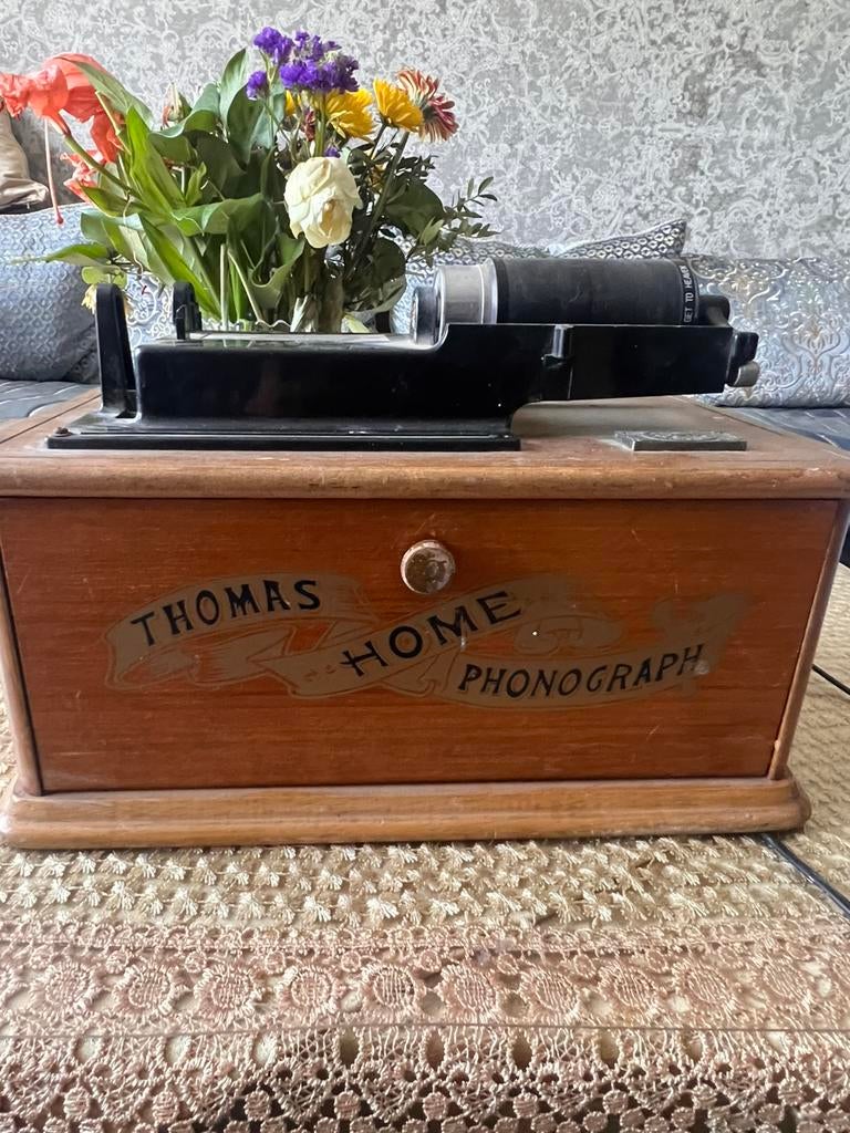 Thomas home phonograph 1990, Enlèvement
