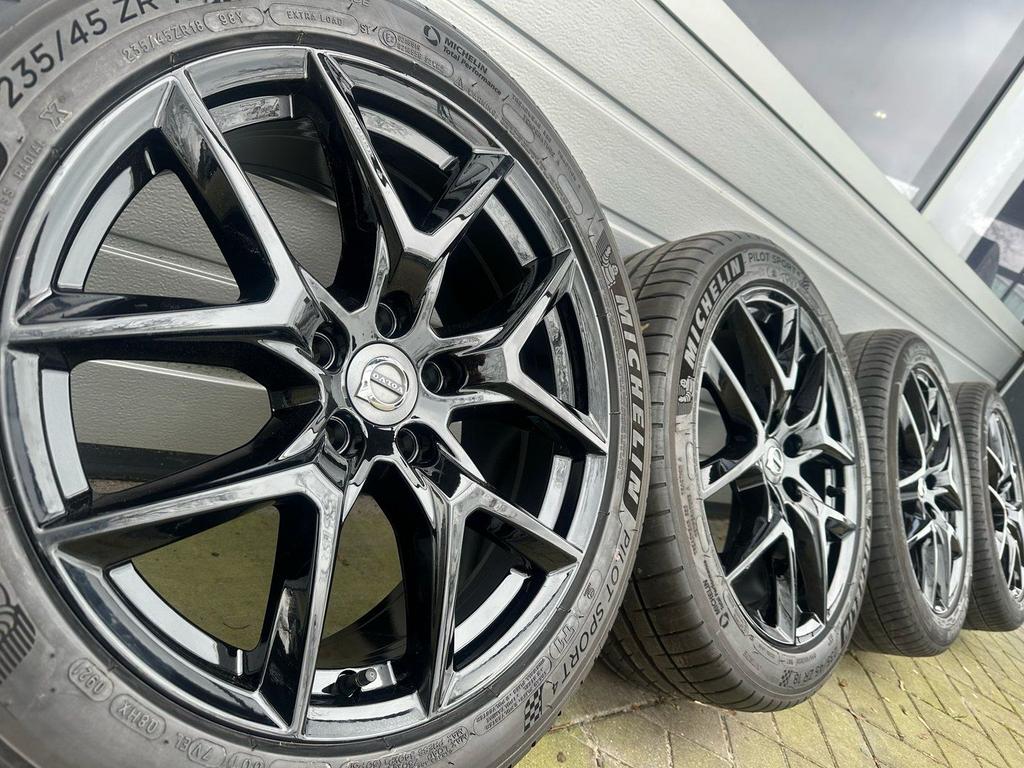 orginele 18 inch Volvo V60 Hybrid V40 S60 velgen zomerbanden, Auto-onderdelen, Banden en Velgen, 18 inch, Gebruikt, -, -