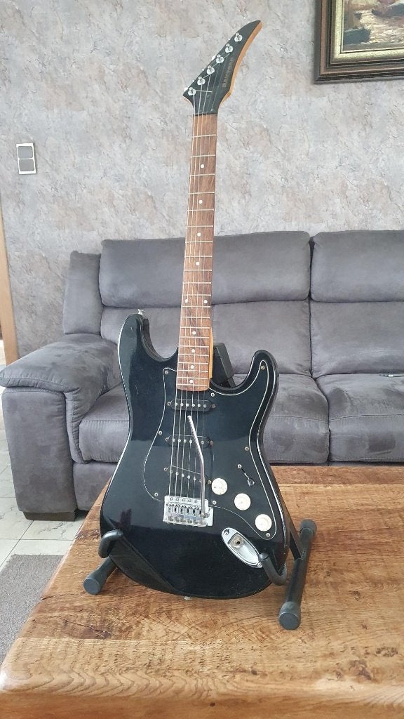 gitaar  Daytone model  stratocaster met versterker, Musique & Instruments, Instruments à corde | Guitares | Électriques, Autres marques