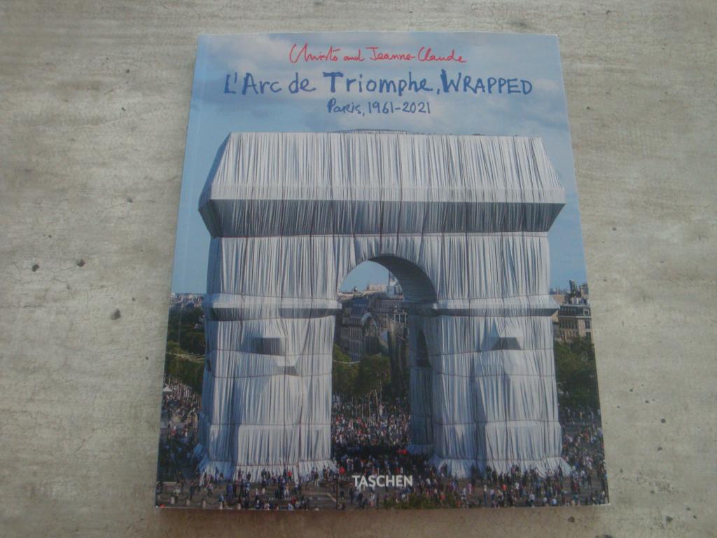 L' ARC DE TRIOMPHE, WRAPPED ...., Boeken, Ophalen of Verzenden, Gelezen