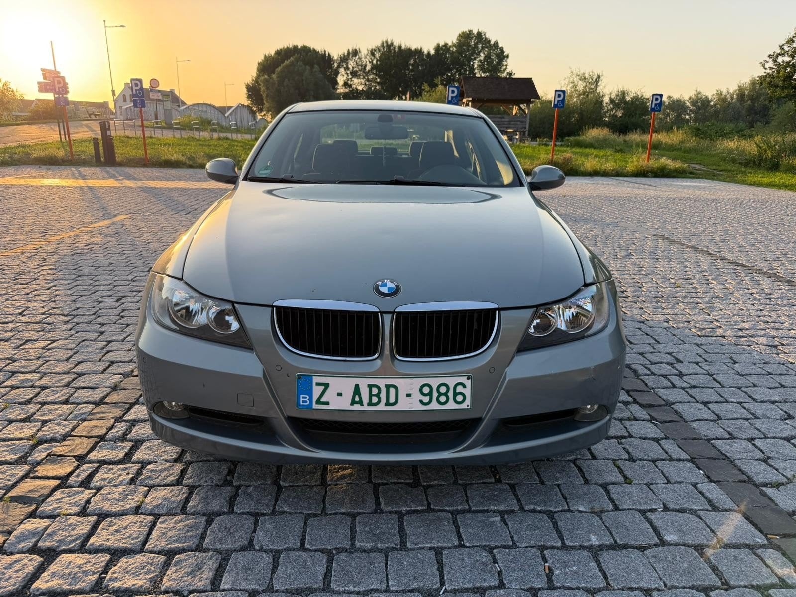 BMW 318I BENZINE E90 EURO4 AIRCO BLANCO GEKEURD VOOR VERKOOP, Autos, BMW, Vitres électriques, Achat, Entreprise, Noir