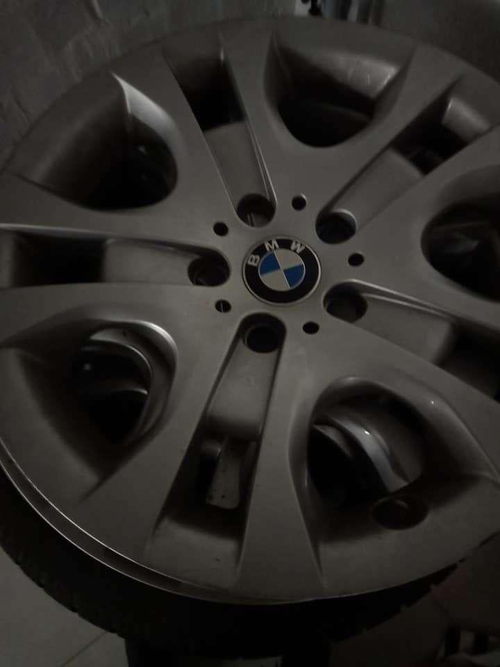 BMW-banden + wieldoppen, Gebruikt, 17 inch, Band(en), Personenwagen