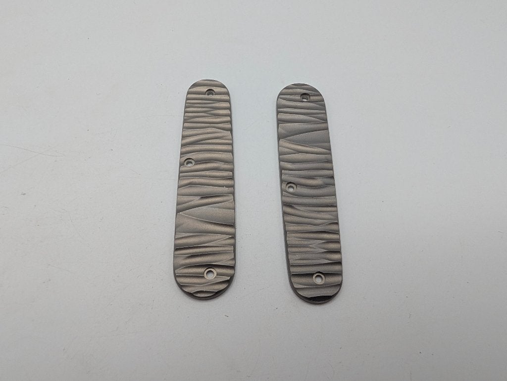 Bols à vagues Victorinox 84 mm personnalisés en titane, Enlèvement ou Envoi, Comme neuf