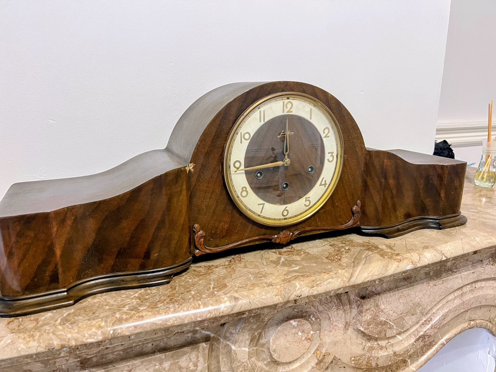Horloge junghans, Enlèvement