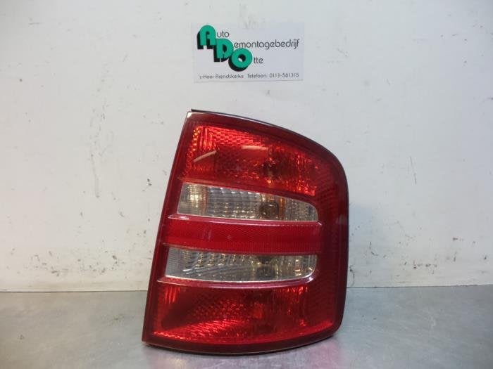 Feu arrière droit d'un Skoda Fabia (Fabia 00-), -, 3 mois de garantie, Utilisé, Skoda