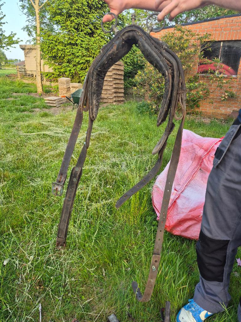 Antiek paardengerei, Ophalen