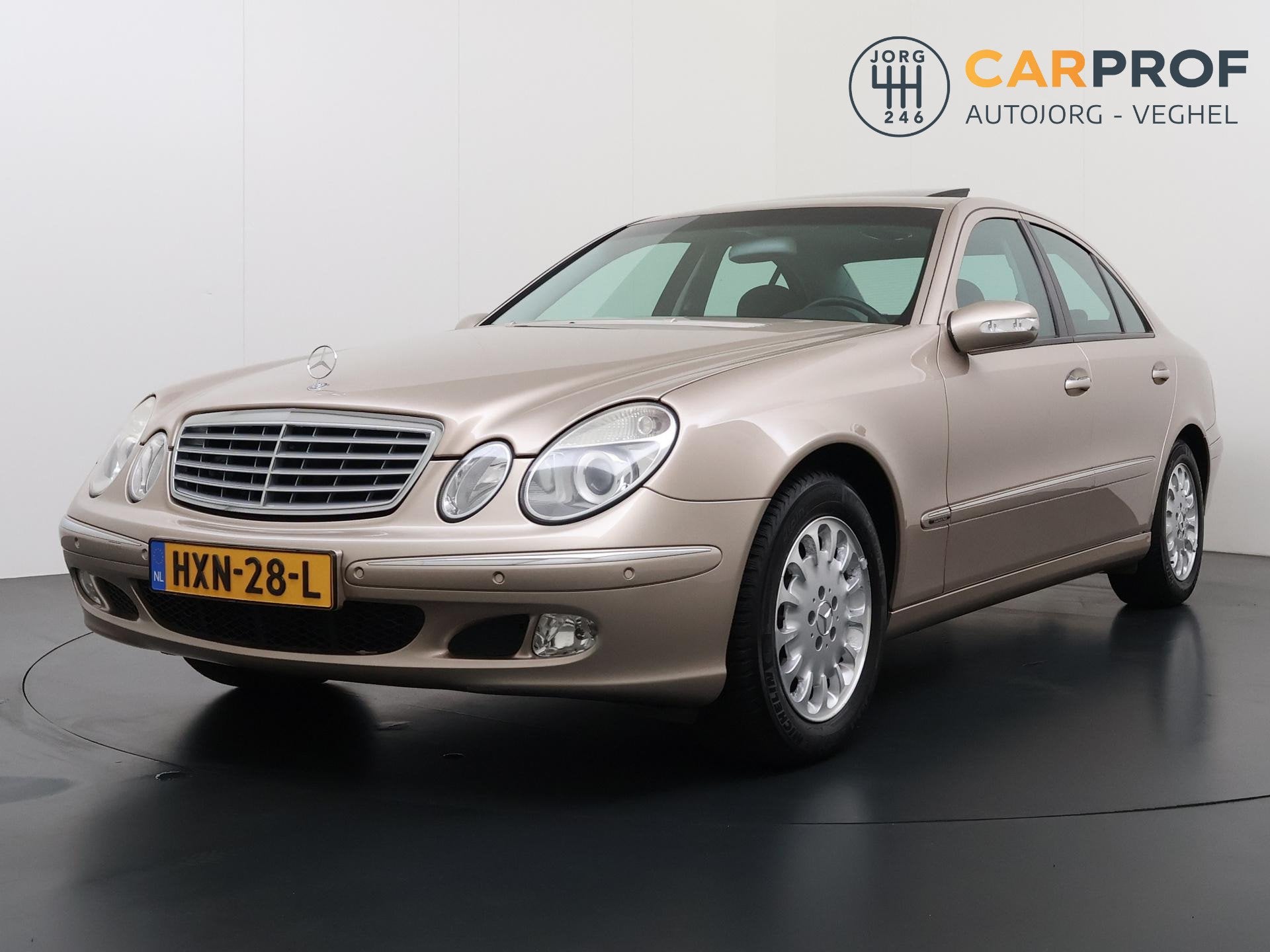 Mercedes-Benz E-Klasse 240 (automatique), Autos : Divers, Mercedes-Benz, Berline, Automatique, Brun