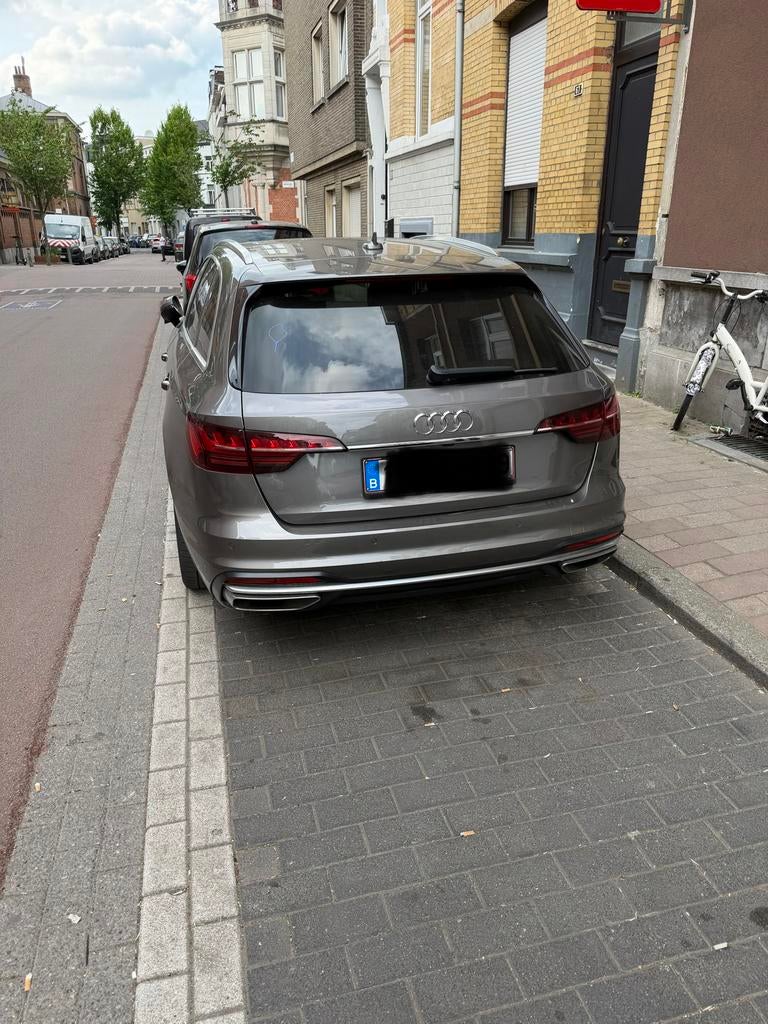 AUDI A4 AVANT Full options - non-fumeur - toit ouvrant pano, Autos, Audi, Cuir, Argent ou Gris, Achat, Carnet d'entretien