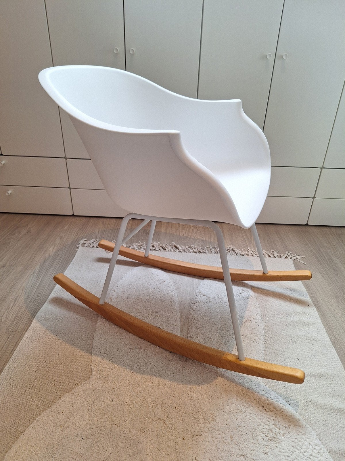 Petite amelie schommelstoel, Huis en Inrichting, Ophalen, Kunststof, Wit, Zo goed als nieuw
