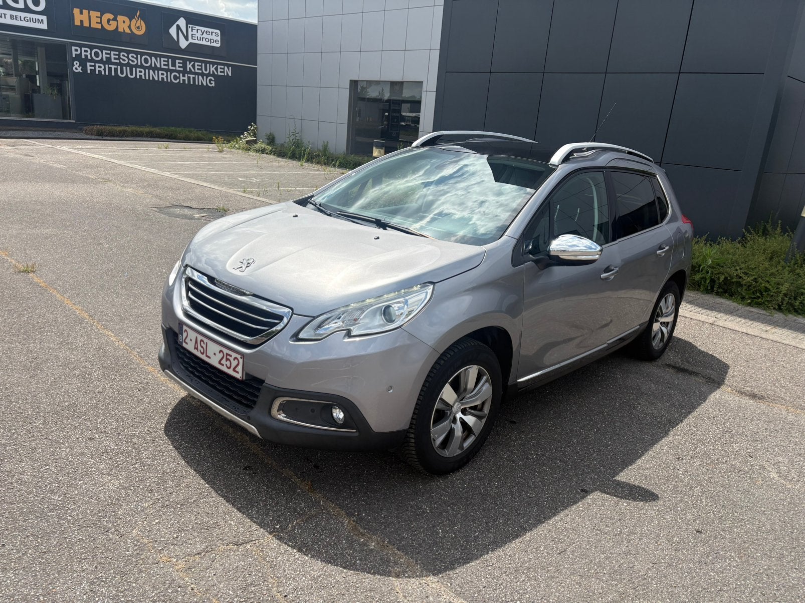 Peugeot 2008 1.2 Benzine /Allure/pano/navi,, Auto's, Navigatiesysteem, Euro 5, Zwart, 1199 cc