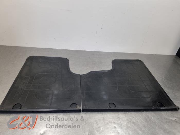 Kit tapis d'un Renault Trafic, Renault, -, 3 mois de garantie, Utilisé