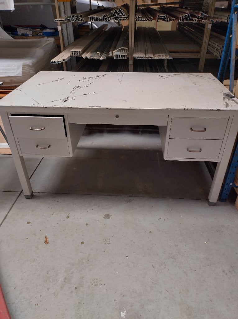 Table de travail en métal robuste et robuste, Bricolage & Construction, Enlèvement, Utilisé, 120 à 170 cm