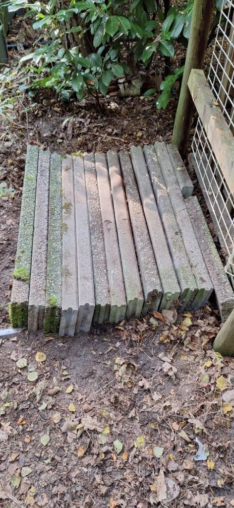 Gratis: Beton boorden 13st, Tuin en Terras, Ophalen, Gebruikt, 100 tot 200 cm, Minder dan 25 cm