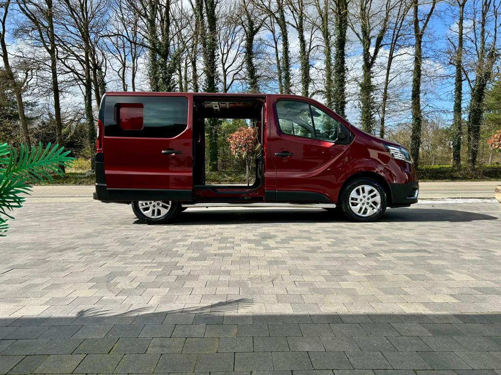 RENAULT TRAFIC | 2023 | 27.000 KM, Auto's, Bestelwagens en Lichte vracht, Bedrijf, Renault, Diesel, Euro 6, Dealer onderhouden