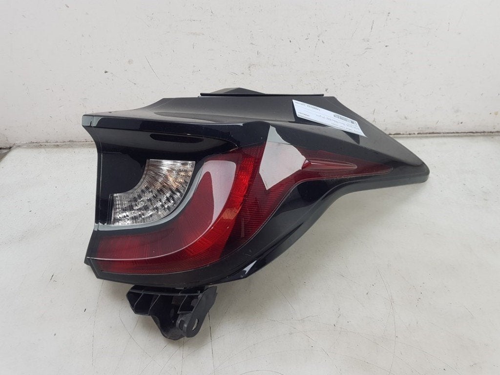 FEU ARRIÈRE DROIT Toyota Yaris IV (P21 / PA1 / PH1), Autos : Pièces & Accessoires, Éclairage, Toyota, Utilisé