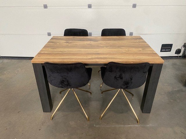 (92) Moderne tafel met 4 stoelen., Huis en Inrichting, Ophalen, Zo goed als nieuw