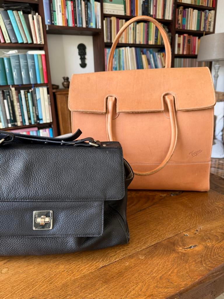 2 lederen handtassen, Handtassen en Accessoires, Tassen | Damestassen, Ophalen, Zo goed als nieuw, Handtas