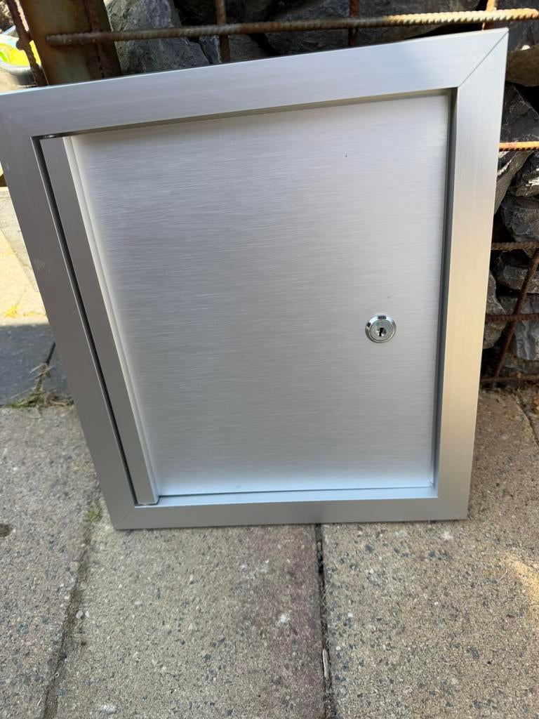 Nieuwe aluminium inbouw brievenbusdeur, Ophalen, Zo goed als nieuw, Aluminium