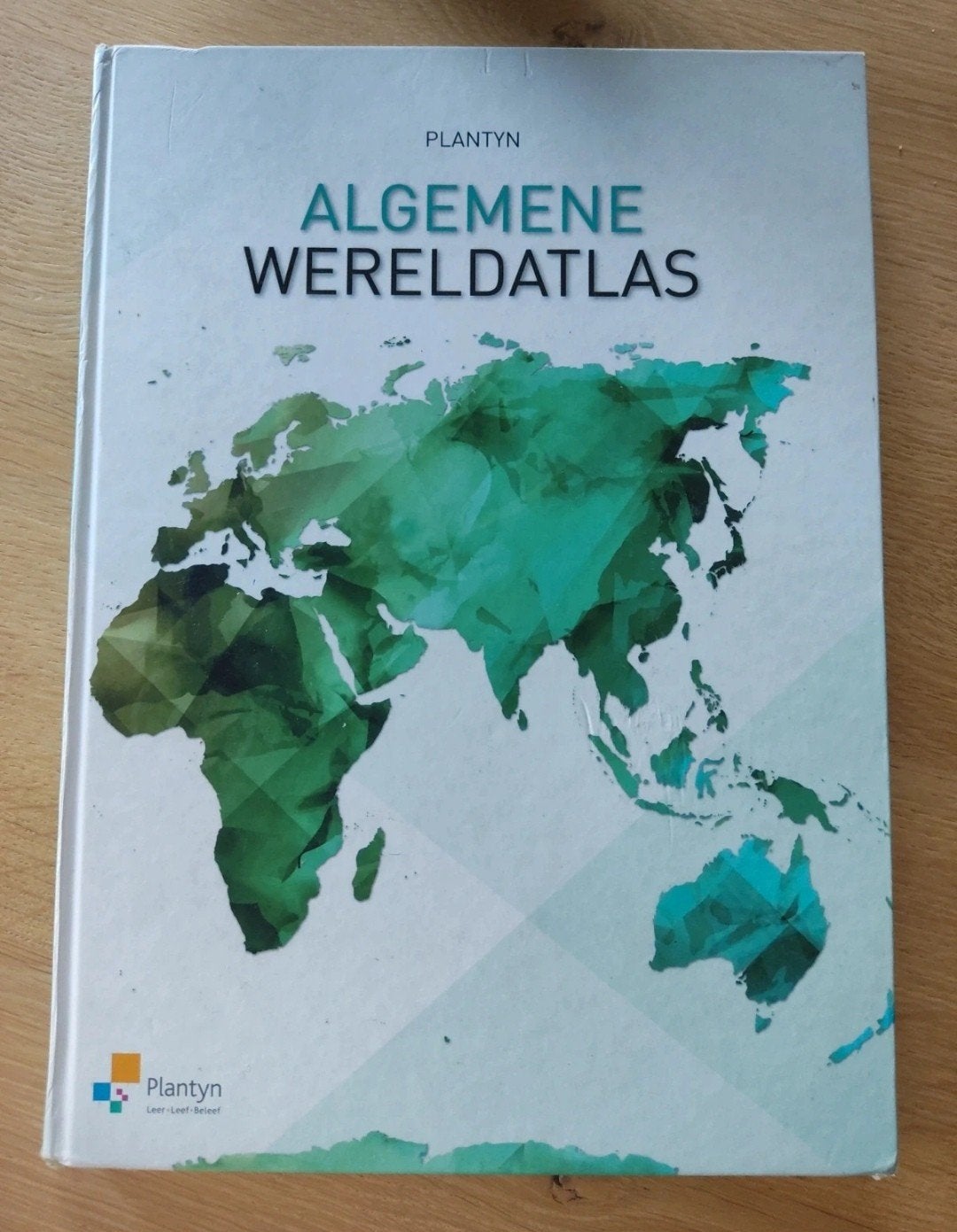 Algemene wereldatlas Plantyn aardrijkskunde, Enlèvement, Géographie