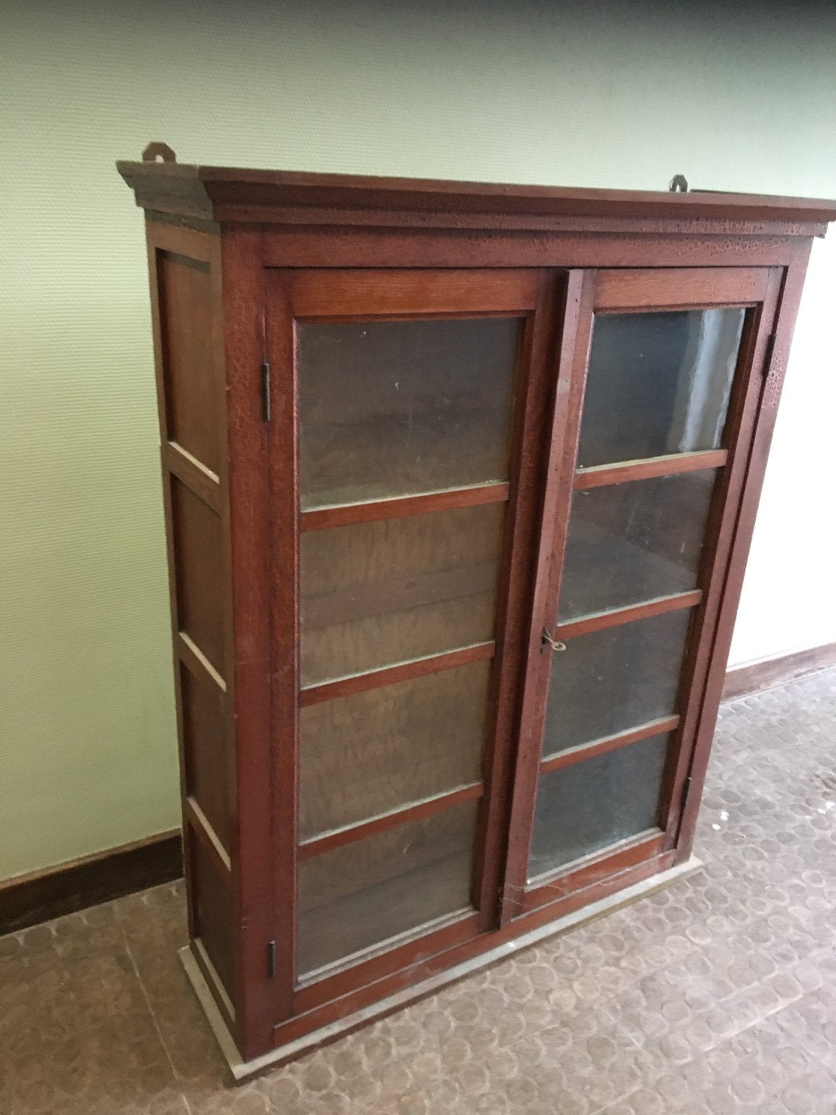 Antieke vitrine kast, Ophalen