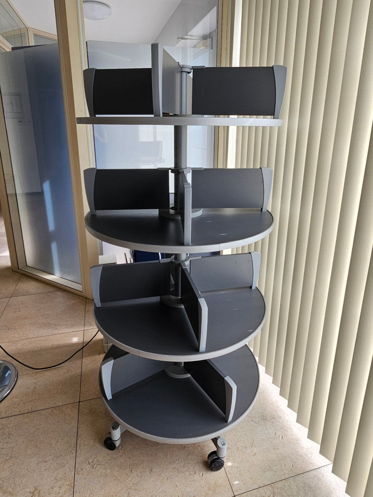 Colonne rotative sur roulette / meuble de classement rotatif, Maison & Meubles, Enlèvement, Comme neuf