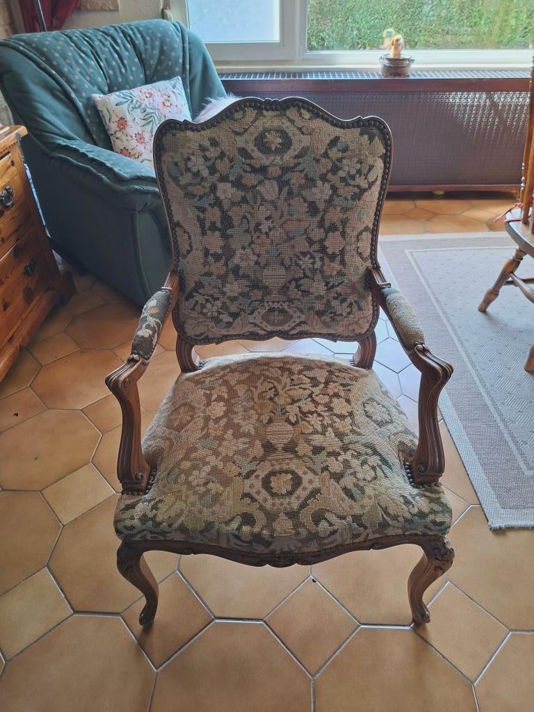 TRES BEAU FAUTEUIL STYLE VOLTAIRE, Ophalen