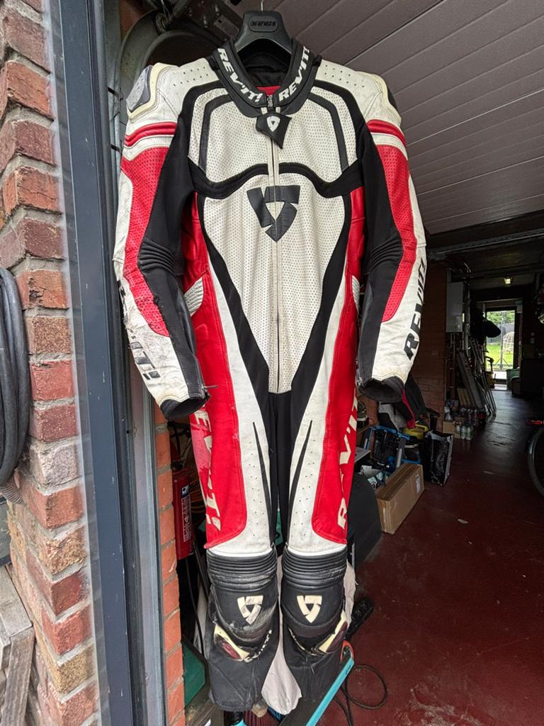 Revit geperforeerd lederen racepak - herstelling nodig, Motoren, Kleding | Motorkleding, Ophalen, Tweedehands, Heren, Overall