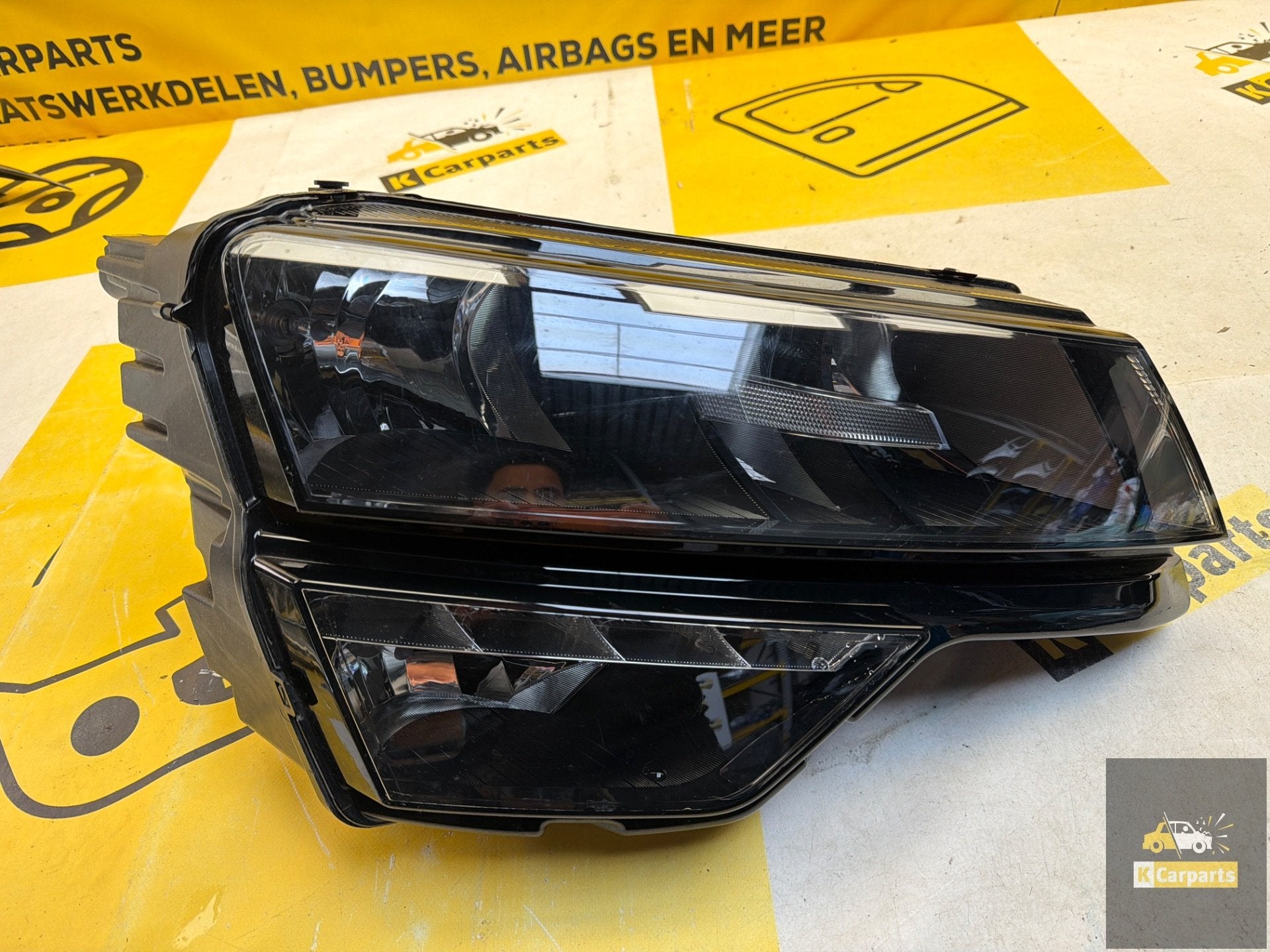 SKODA KAROQ KOPLAMP RECHTS 57B941016A, Tr. Vaclava Klementa 869
293 01  Mlada Boleslav, CZ, Skoda, Skoda Auto a.s., Gebruikt