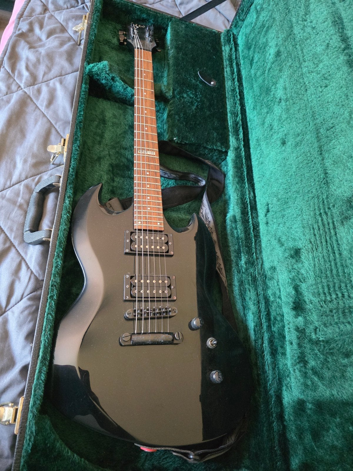 ESP LTD Viper-50 in hoogglans zwart met koffer, Ophalen, Gebruikt, Solid body, Overige merken