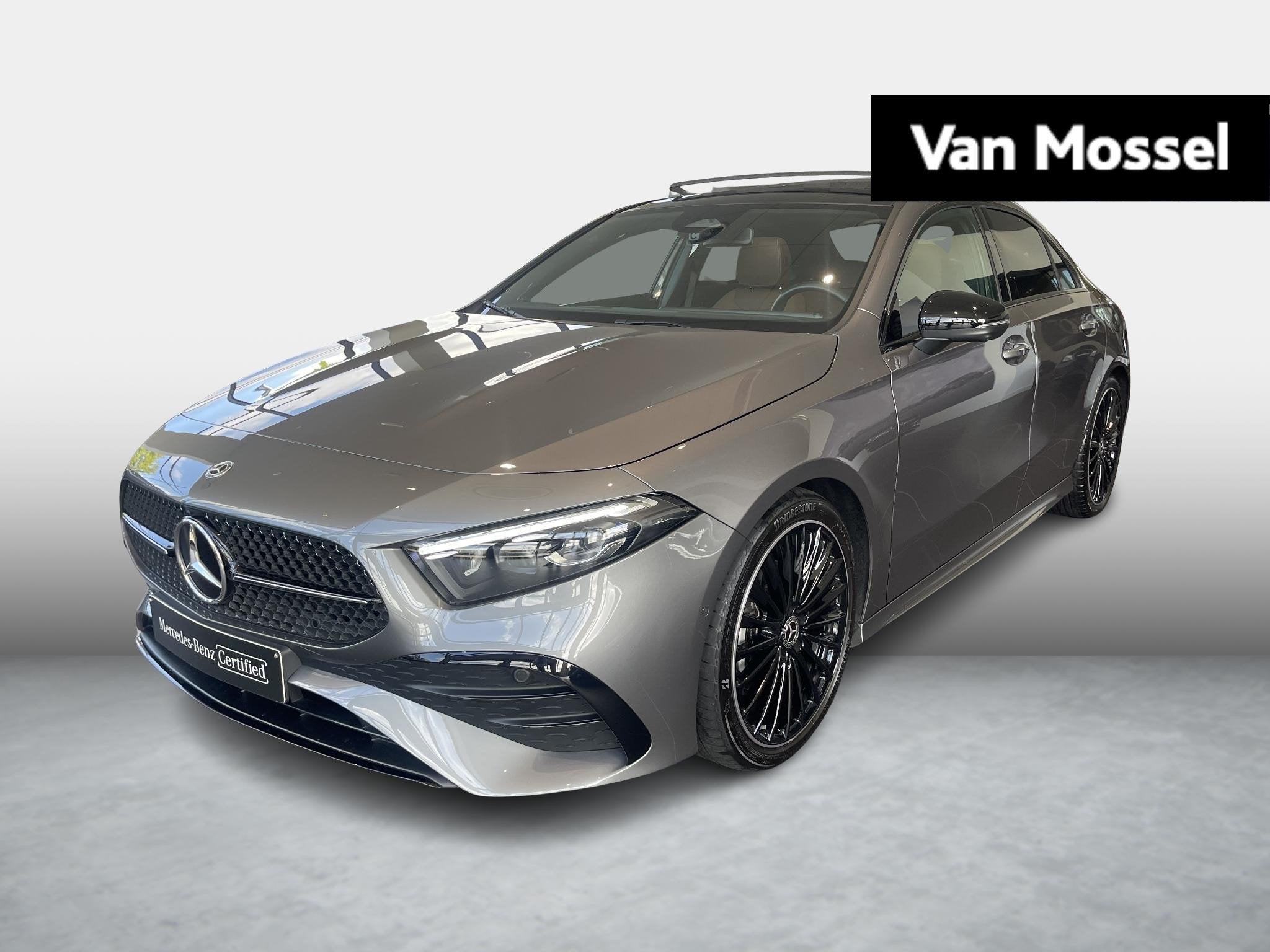 Mercedes-Benz A-Klasse 200 d AMG Line Limousine + PANO DAK +, Entreprise, https://public.car-pass.be/vhr/47878096-736f-44a8-80ac-bdaa518a7190